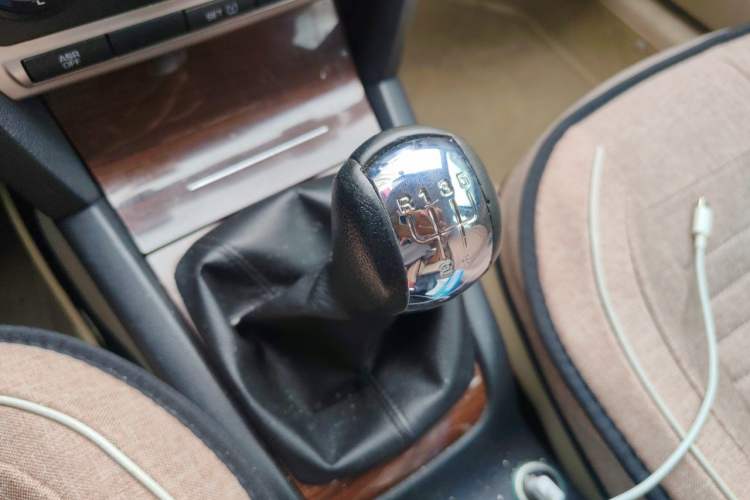 Used Skoda Octavia 2013 1.6L Manual Yijun Edition Gear Lever