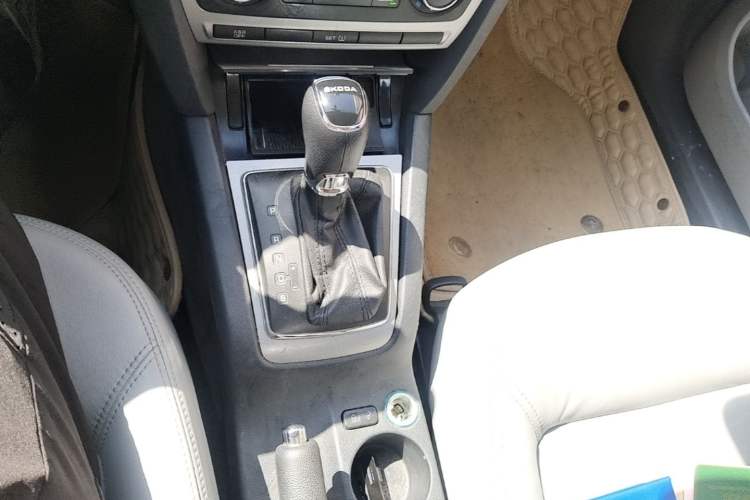 Used Skoda Octavia 2013 1.6L Automatic Yijun Edition Gear Lever
