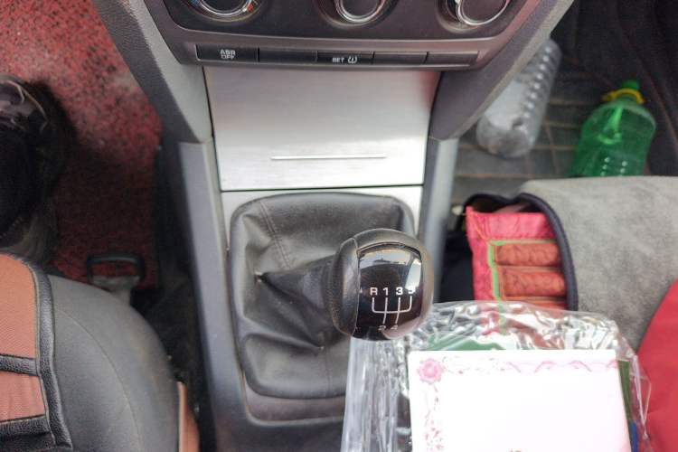 Used Skoda Octavia 2013 1.6L Manual Yijie Edition Gear Lever