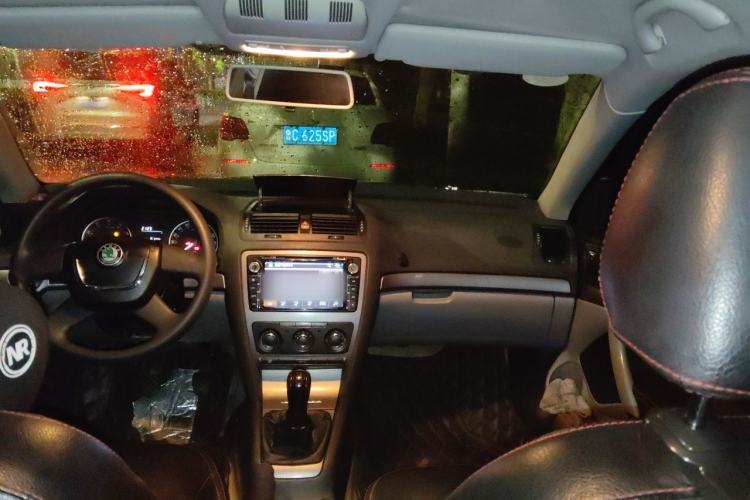 Used Skoda Octavia 2013 1.6L Manual Yijie Edition Headliner