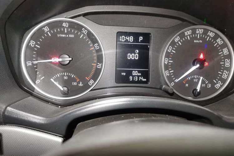 Used Skoda Octavia 2013 1.6L Automatic Yijie Edition Odometer Close Up