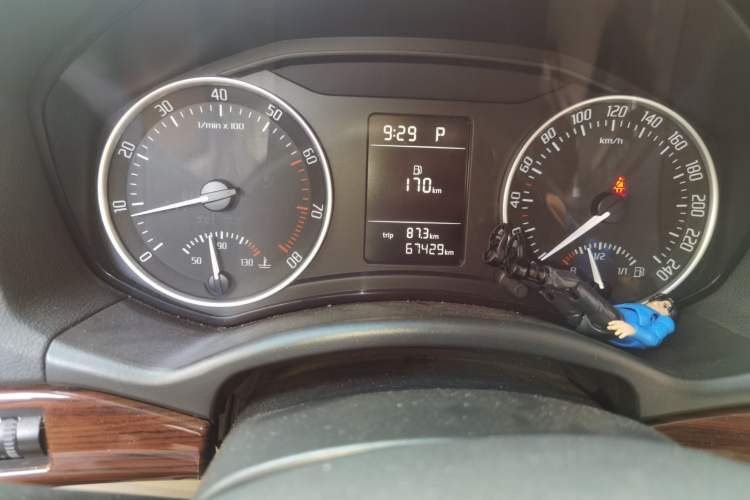 Used Skoda Octavia 2013 1.6L Automatic Yijun Edition Odometer Close Up