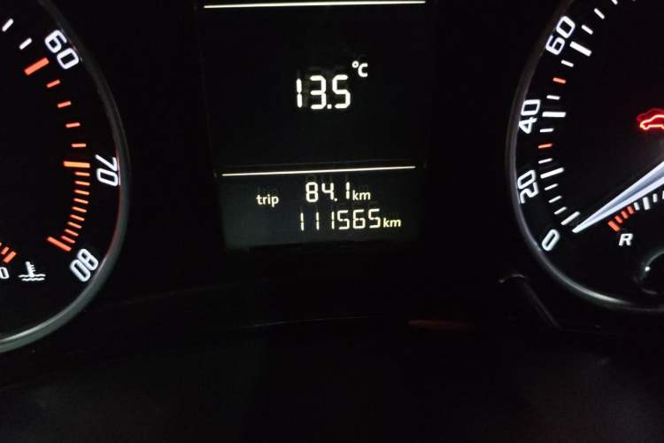 Used Skoda Octavia 2013 1.6L Automatic Yijun Edition Odometer Close Up
