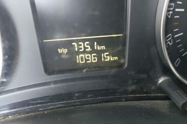 Used Skoda Octavia 2013 1.6L Manual Eado Edition Odometer Close Up