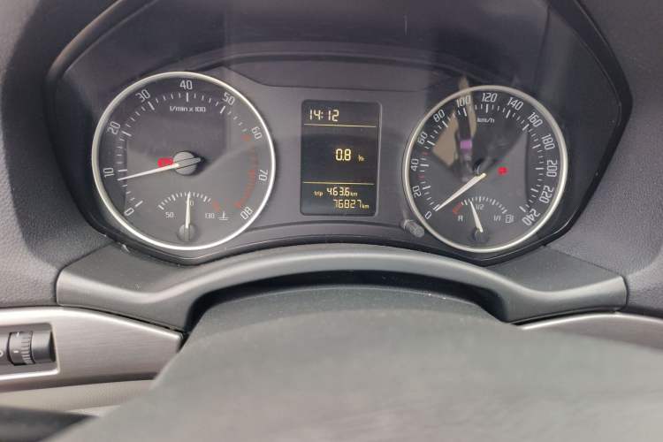 Used Skoda Octavia 2013 1.6L Manual Yijun Edition Odometer Close Up