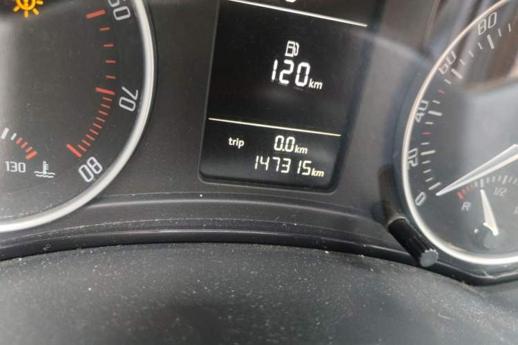 Used Skoda Octavia 2013 1.6L Manual Yijun Edition Odometer Close Up