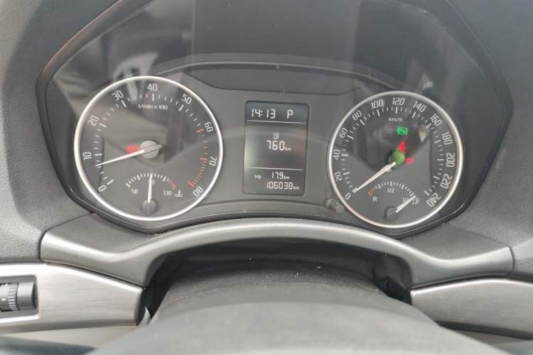 Used Skoda Octavia 2013 2.0L Automatic Yijie Edition Odometer Close Up
