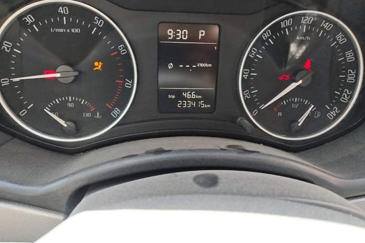 Used Skoda Octavia 2013 1.6L Automatic Yijun Edition Odometer Close Up