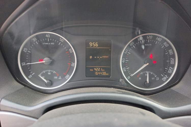 Used Skoda Octavia 2013 1.6L Manual Yijie Edition Odometer Close Up