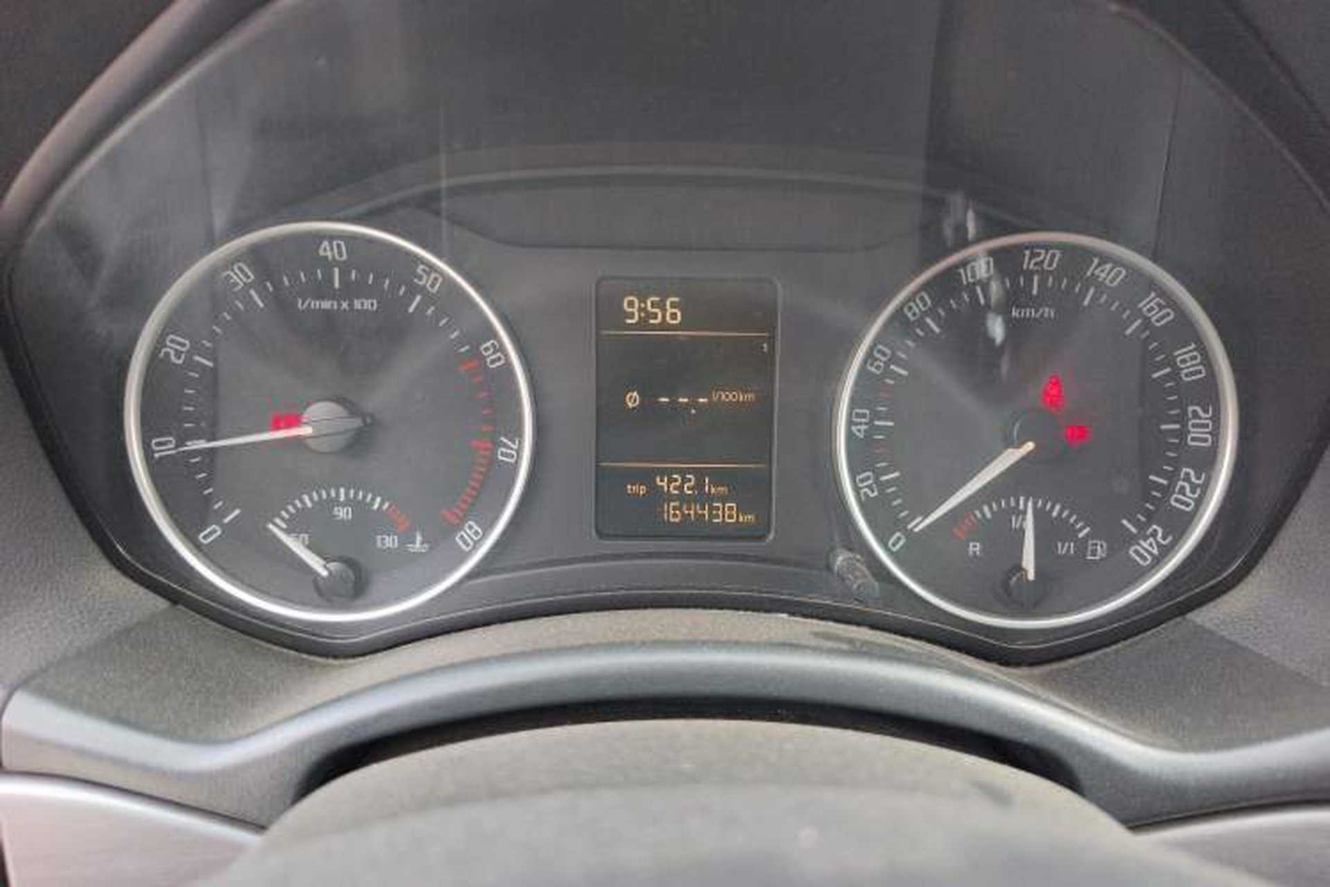 Used Skoda Octavia 2013 1.6L Manual Yijie Edition Odometer Close Up
