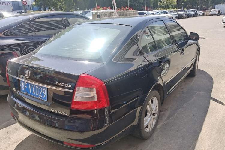 Used Skoda Octavia 2013 1.6L Automatic Yijun Edition Rear Right 45 Deg