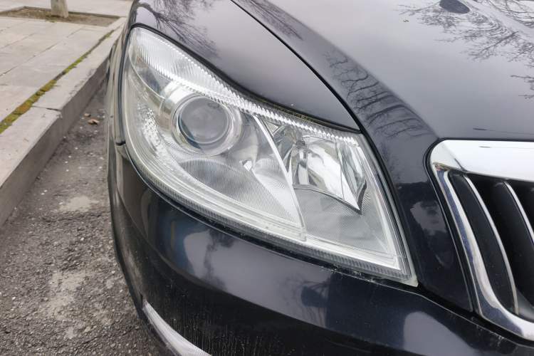 Used Skoda Octavia 2013 1.6L Manual Yijun Edition Right Front Headlight