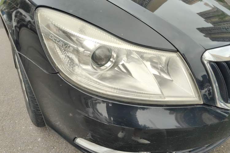 Used Skoda Octavia 2013 2.0L Automatic Yijie Edition Right Front Headlight