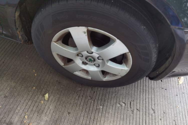 Used Skoda Octavia 2013 1.6L Automatic Yijun Edition Right Front Wheel Hub