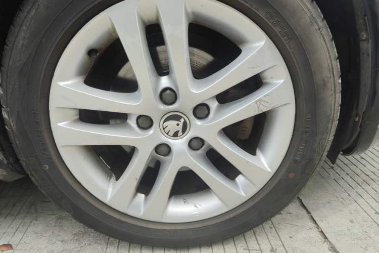 Used Skoda Octavia 2013 1.6L Manual Yijun Edition Right Front Wheel Hub