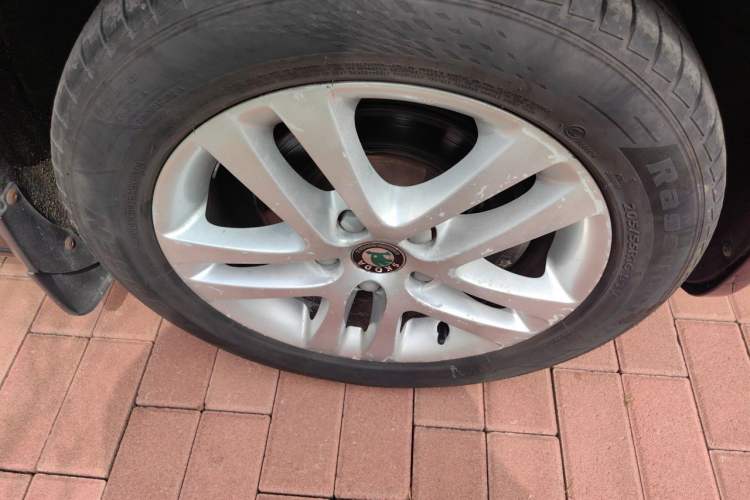 Used Skoda Octavia 2013 1.6L Automatic Yijun Edition Right Front Wheel Hub