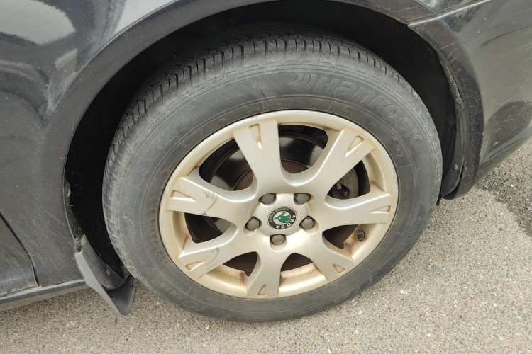 Used Skoda Octavia 2013 2.0L Automatic Yijie Edition Right Front Wheel Hub
