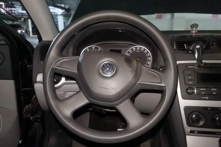 Used Skoda Octavia 2013 1.6L Automatic Yijie Edition Steering Wheel