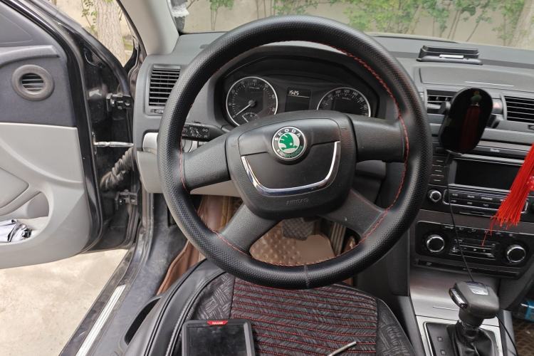 Used Skoda Octavia 2013 1.6L Automatic Yijun Edition Steering Wheel