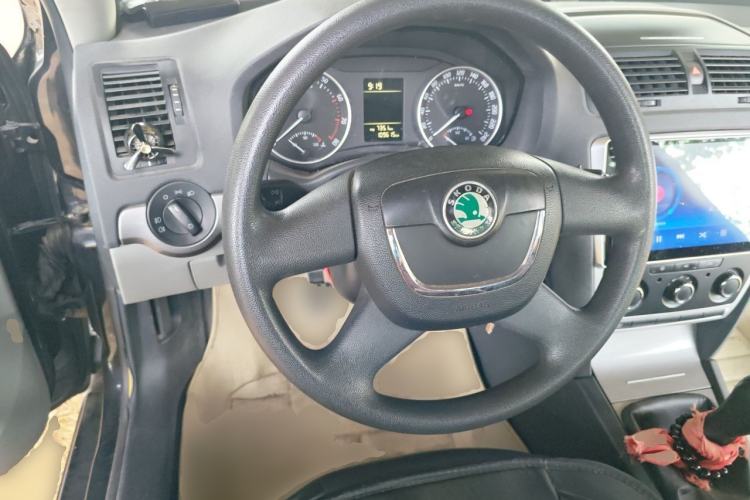 Used Skoda Octavia 2013 1.6L Manual Eado Edition Steering Wheel