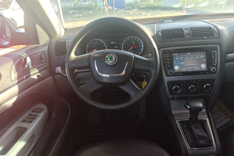 Used Skoda Octavia 2013 1.6L Automatic Elegance Edition Steering Wheel
