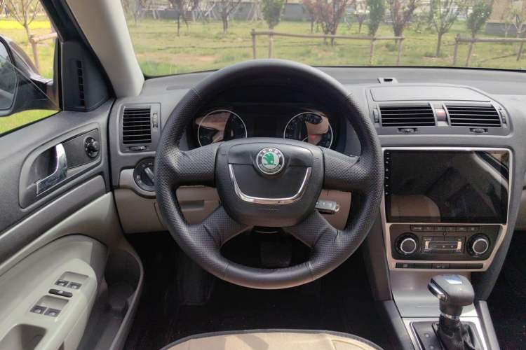 Used Skoda Octavia 2013 1.6L Automatic Yijun Edition Steering Wheel