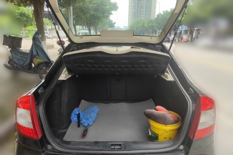 Used Skoda Octavia 2013 1.6L Manual Yijun Edition Trunk