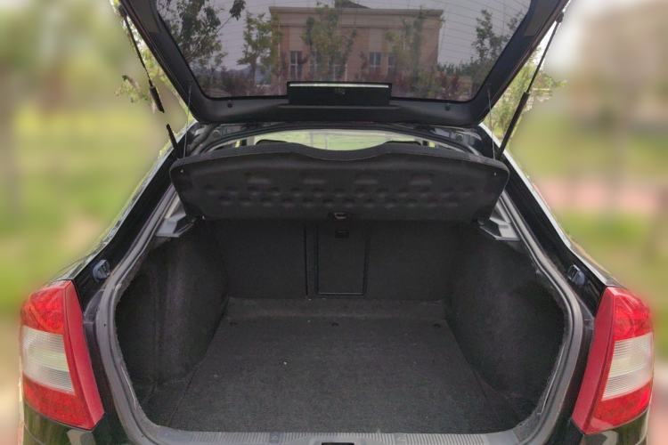 Used Skoda Octavia 2013 1.6L Automatic Yijun Edition Trunk
