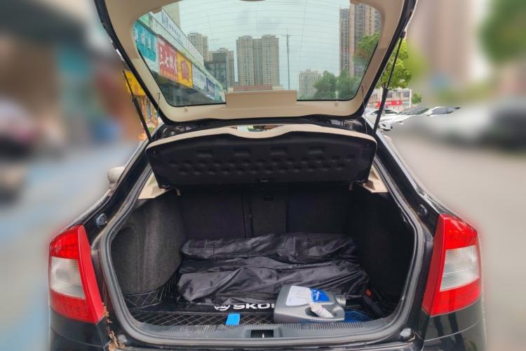 Used Skoda Octavia 2013 1.6L Manual Yijun Edition Trunk