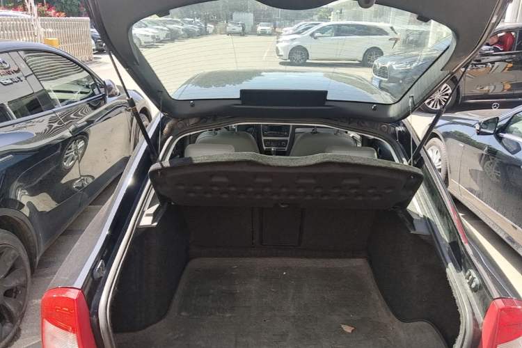 Used Skoda Octavia 2013 1.6L Automatic Yijun Edition Trunk