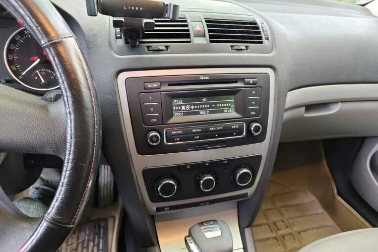 Used Skoda Octavia 2013 1.6L Fifth Anniversary Limited Edition Audio And AC Panel