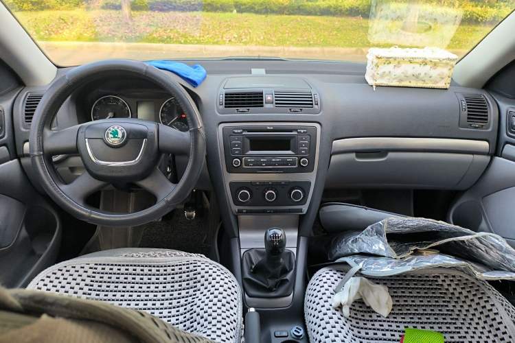 Used Skoda Octavia 2013 1.6L Manual Yijie Edition Center Console