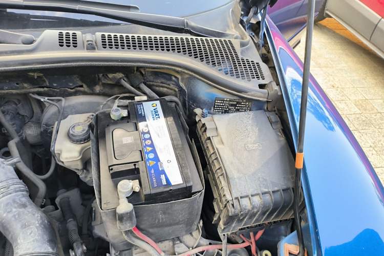Used Skoda Octavia 2013 1.6L Manual Yijie Edition Engine Bay Left