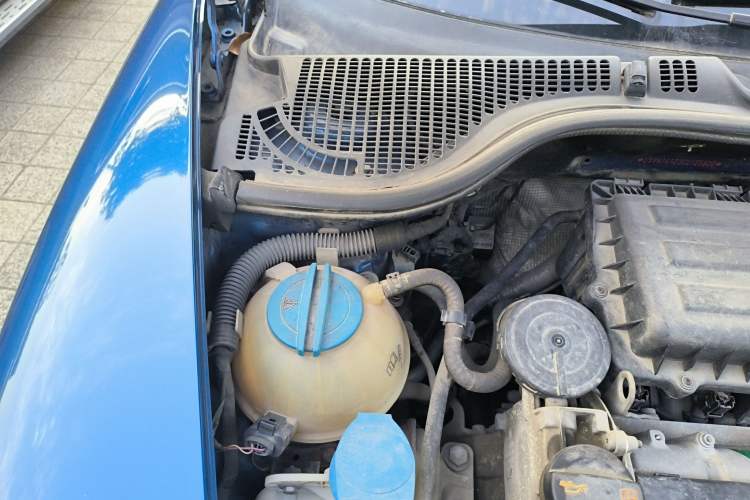 Used Skoda Octavia 2013 1.6L Manual Yijie Edition Engine Bay Right