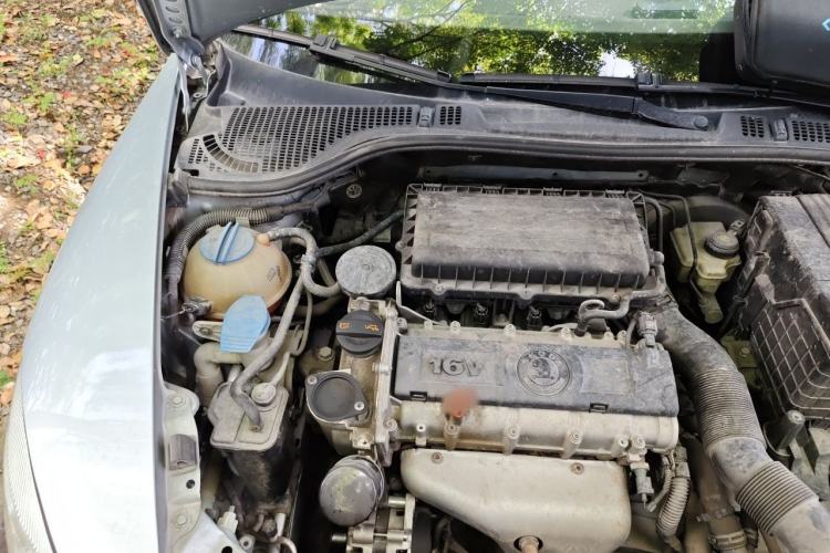 Used Skoda Octavia 2013 1.6L Fifth Anniversary Limited Edition Engine Bay Right