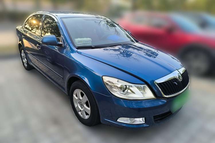Used Skoda Octavia 2013 1.6L Manual Yijie Edition Front Right 45 Deg