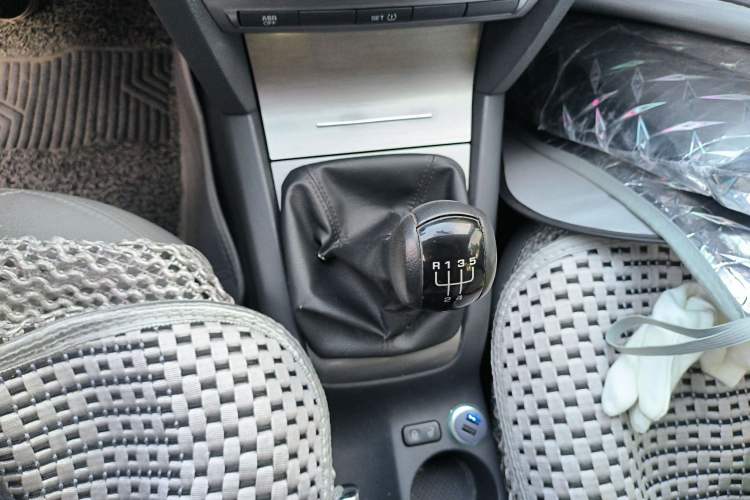 Used Skoda Octavia 2013 1.6L Manual Yijie Edition Gear Lever