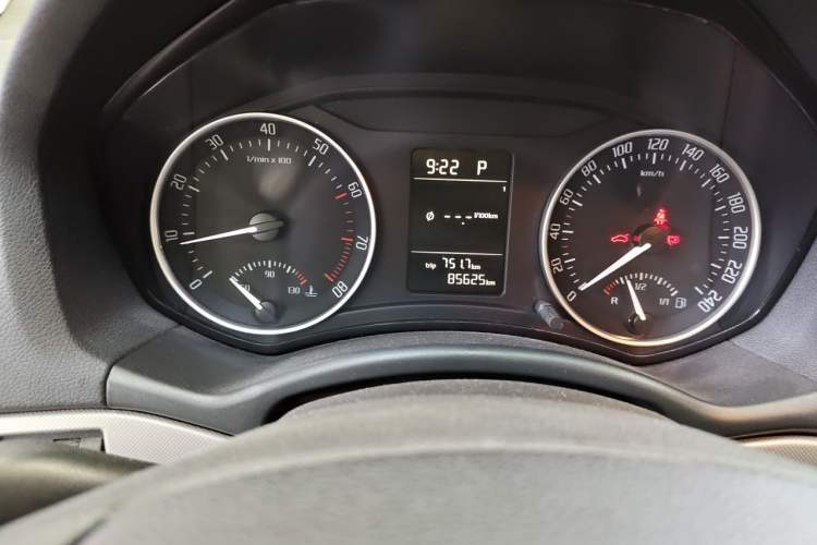 Used Skoda Octavia 2013 1.6L Fifth Anniversary Limited Edition Odometer Close Up