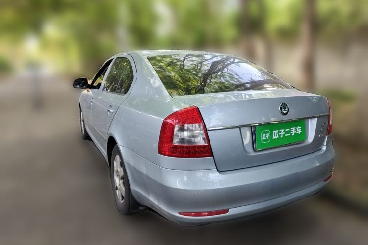 Used Skoda Octavia 2013 1.6L Fifth Anniversary Limited Edition Rear Left 45 Deg