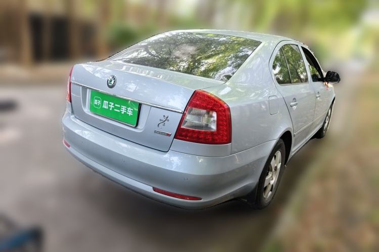 Used Skoda Octavia 2013 1.6L Fifth Anniversary Limited Edition Rear Right 45 Deg