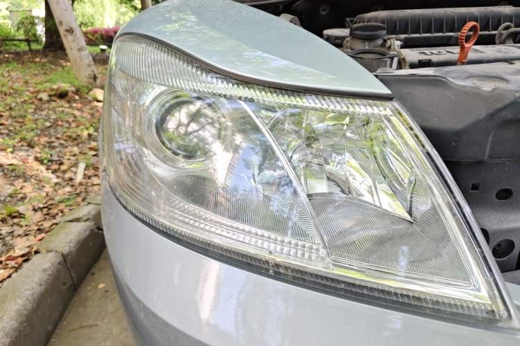 Used Skoda Octavia 2013 1.6L Fifth Anniversary Limited Edition Right Front Headlight