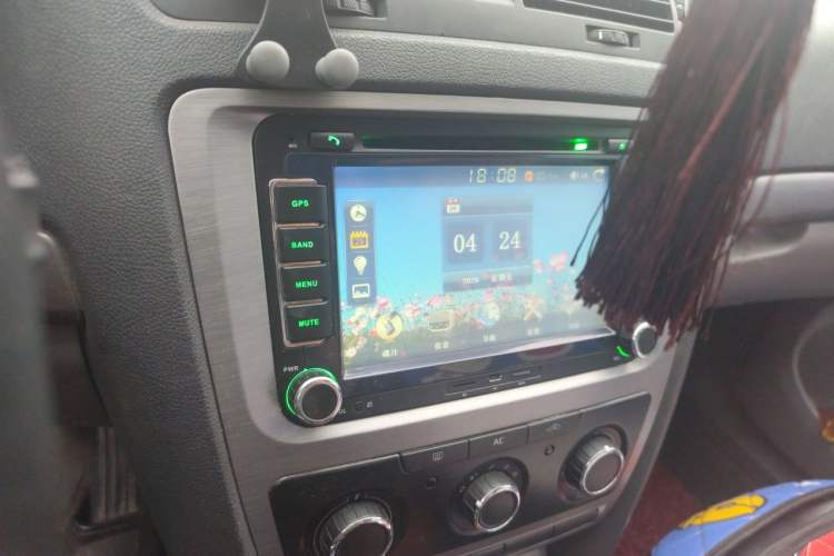 Used Skoda Octavia 2013 1.6L Manual Yijie Edition Audio And AC Panel