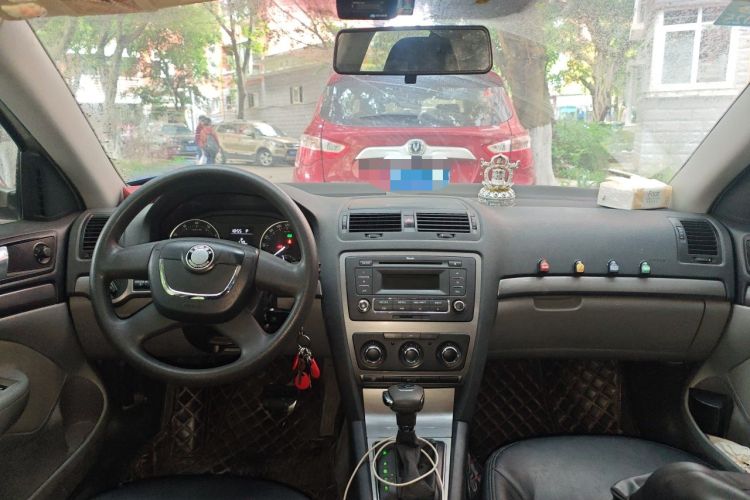 Used Skoda Octavia 2013 1.6L Automatic Yijie Edition Center Console