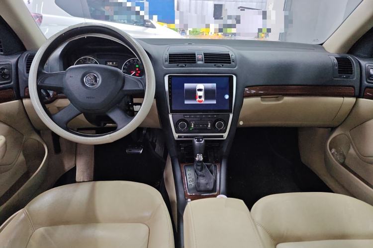 Used Skoda Octavia 2013 1.6L Automatic Yijun Edition Center Console