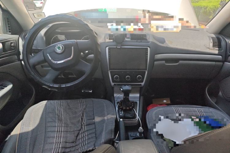 Used Skoda Octavia 2013 1.6L Automatic Yijie Edition Center Console