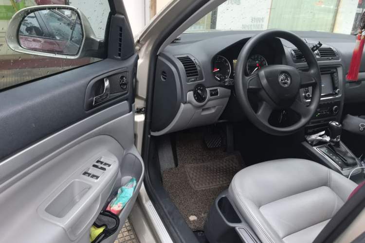 Used Skoda Octavia 2013 1.6L Automatic Yijun Edition Driver Seat