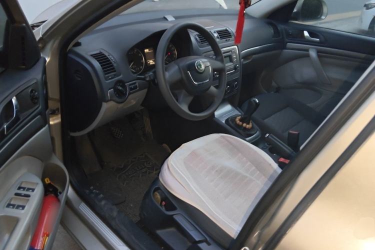 Used Skoda Octavia 2013 1.6L Manual Eado Edition Driver Seat