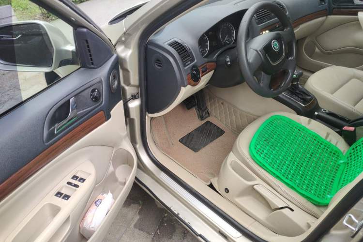 Used Skoda Octavia 2013 1.6L Automatic Yijun Edition Driver Seat