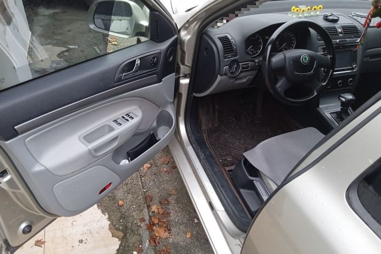 Used Skoda Octavia 2013 1.6L Automatic Elegance Edition Driver Seat
