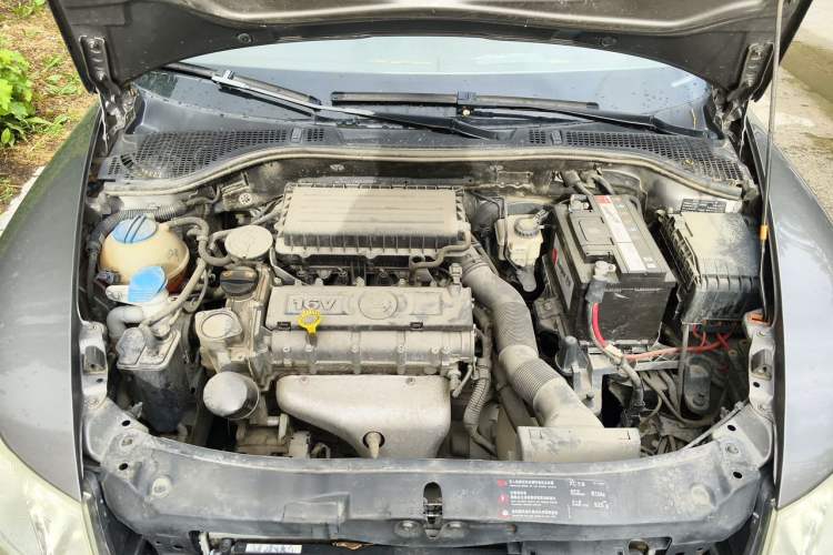 Used Skoda Octavia 2013 1.6L Manual Yijie Edition Engine Bay